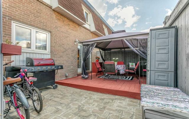 134 Town House Cres, Townhouse with 3 bedrooms, 2 bathrooms and 2 parking in Brampton ON | Image 18