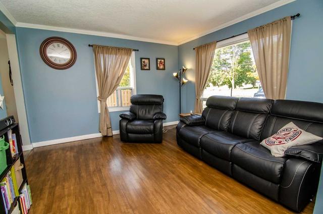470 Queen St W, House detached with 2 bedrooms, 2 bathrooms and 6 parking in Wellington North ON | Image 3