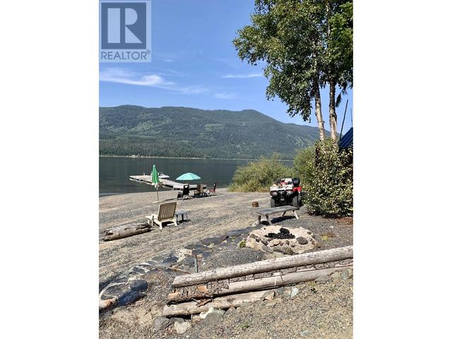 9303 S Mahood Lake Road, House detached with 5 bedrooms, 2 bathrooms and null parking in Cariboo H BC | Image 35