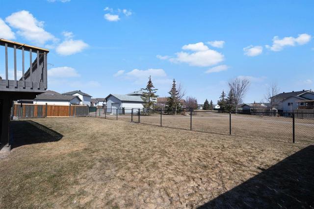 223 Laurier Lane, House detached with 5 bedrooms, 3 bathrooms and 6 parking in Wood Buffalo AB | Image 3