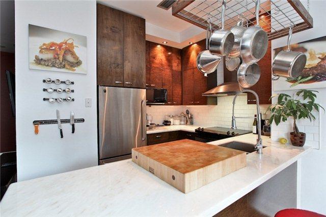 8 Wellesley St E, Condo with 2 bedrooms, 1 bathrooms and 1 parking in Toronto ON | Image 2