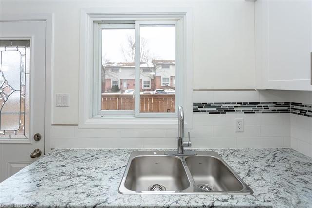 46 - 226 Highview Avenue W, House attached with 3 bedrooms, 1 bathrooms and 1 parking in London ON | Image 11