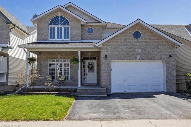 975 Bluffwood Avenue, House detached with 4 bedrooms, 2 bathrooms and 3 parking in Kingston ON | Image 1