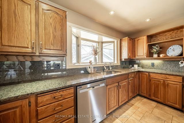 576 Dunbar Rd, House detached with 2 bedrooms, 2 bathrooms and 3 parking in Kitchener ON | Image 4