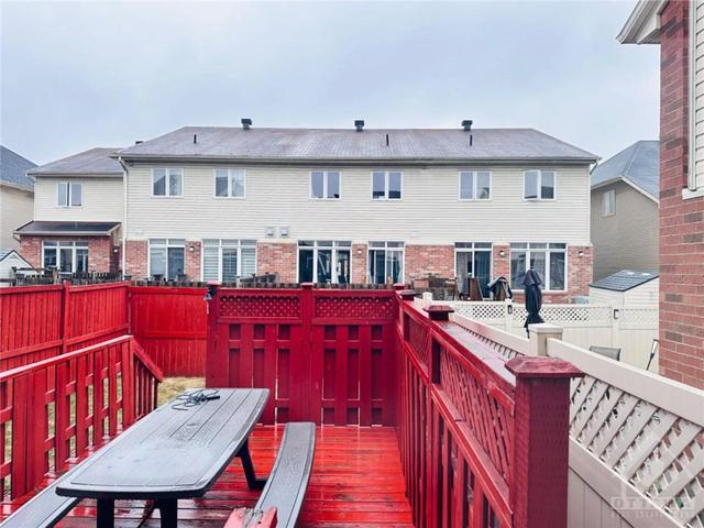 700 Bowercrest Crescent, Townhouse with 3 bedrooms, 2 bathrooms and 3 parking in Ottawa ON | Image 10