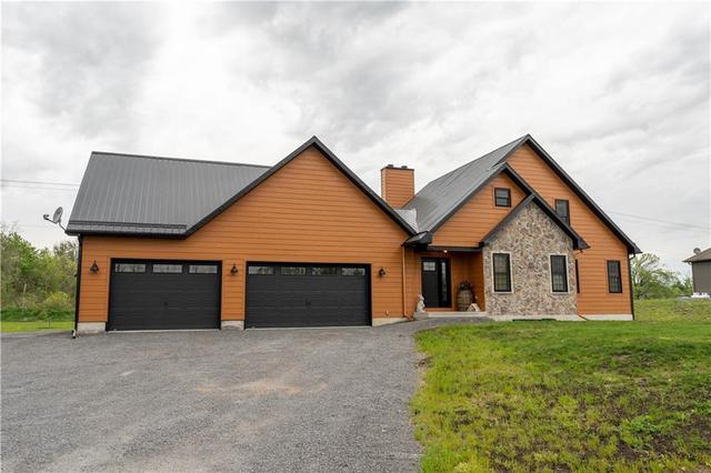 17117 County Rd 36 Road, House detached with 3 bedrooms, 3 bathrooms and 8 parking in South Stormont ON | Image 1