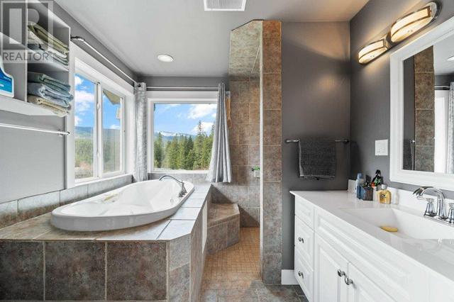 2457 Salmon River Road, House detached with 6 bedrooms, 3 bathrooms and 2 parking in Columbia Shuswap D BC | Image 90