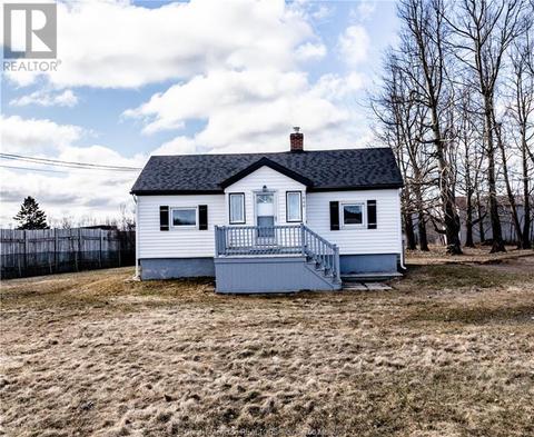 1900 Champlain, House detached with 2 bedrooms, 1 bathrooms and null parking in Dieppe NB | Card Image