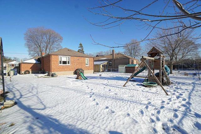 20 Wigan Cres, House detached with 3 bedrooms, 2 bathrooms and 3 parking in Toronto ON | Image 30