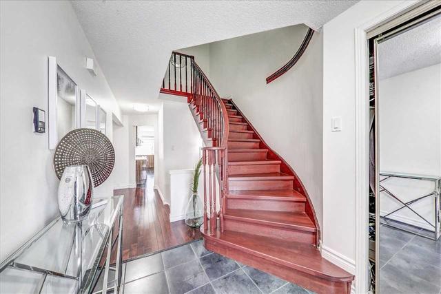 51 Gateforth Dr, House detached with 3 bedrooms, 3 bathrooms and 3 parking in Toronto ON | Image 34