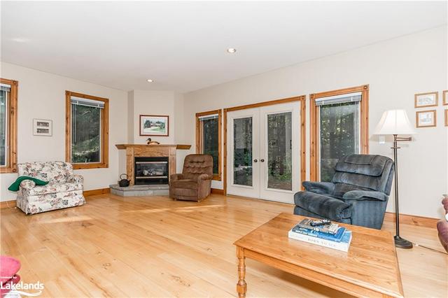 257 Blue Jay Crescent, House detached with 4 bedrooms, 3 bathrooms and 10 parking in Grey Highlands ON | Image 6