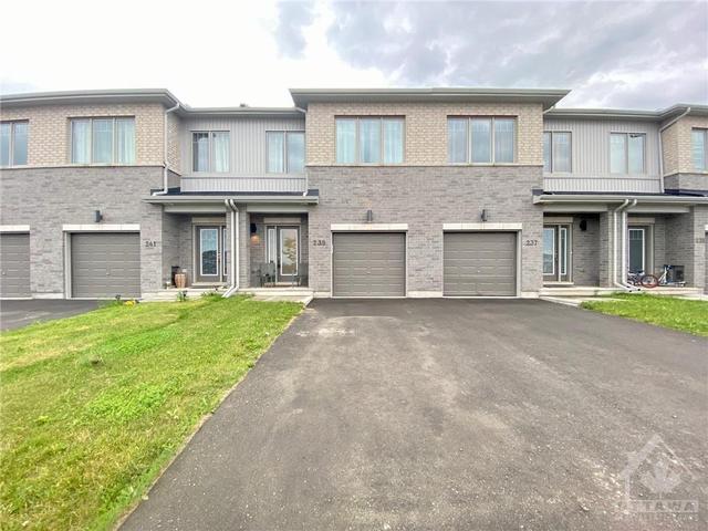 239 Pingwi Place, Townhouse with 3 bedrooms, 4 bathrooms and 2 parking in Ottawa ON | Image 1