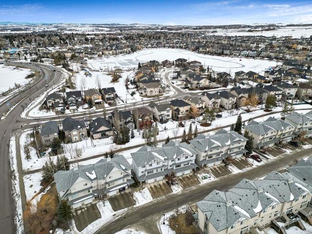 12 Crystal Shores Cove, Home with 2 bedrooms, 2 bathrooms and 2 parking in Calgary AB | Image 31