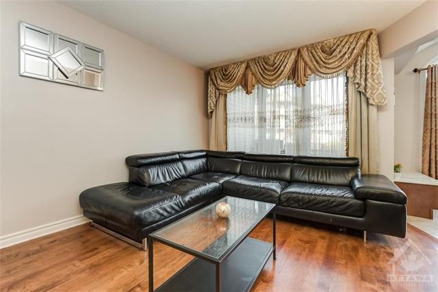 233 Wildcliff Way, Townhouse with 3 bedrooms, 3 bathrooms and 3 parking in Ottawa ON | Image 5