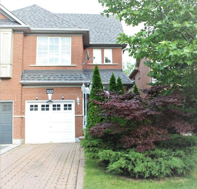 3242 Carabella Way, House semidetached with 3 bedrooms, 4 bathrooms and 3 parking in Mississauga ON | Image 1