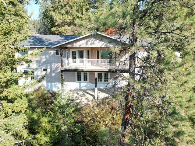 1205 Fox Tree Road, House detached with 4 bedrooms, 3 bathrooms and null parking in Central Kootenay B BC | Image 2