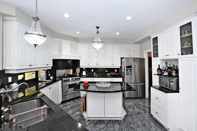 118 Naughton Dr, House detached with 5 bedrooms, 5 bathrooms and 6 parking in Richmond Hill ON | Image 7