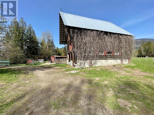2015 Kerr Road, House detached with 3 bedrooms, 1 bathrooms and 10 parking in Sicamous BC | Image 61