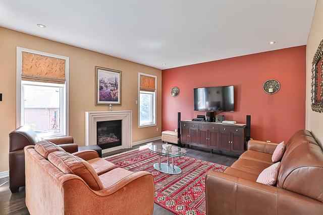 34 Heaney Crt, House detached with 4 bedrooms, 4 bathrooms and 6 parking in Aurora ON | Image 4