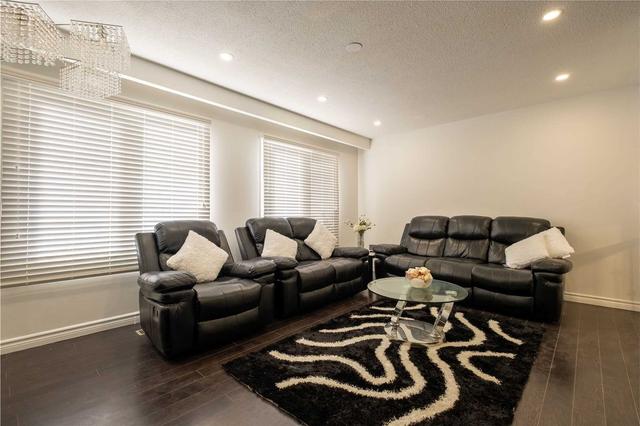 40 Bryant Crt, House detached with 3 bedrooms, 3 bathrooms and 7 parking in Brampton ON | Image 4