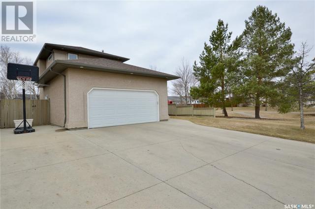 114 Bourgonje Crescent, House detached with 5 bedrooms, 4 bathrooms and null parking in Saskatoon SK | Image 2