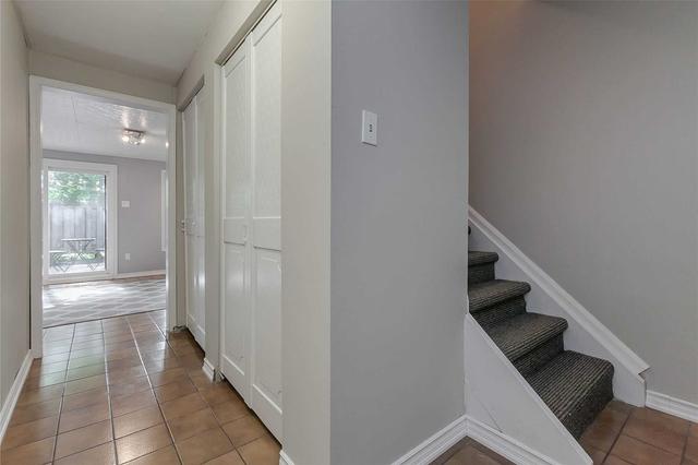 2157 Mountain Grove Ave, Townhouse with 4 bedrooms, 2 bathrooms and 2 parking in Burlington ON | Image 24