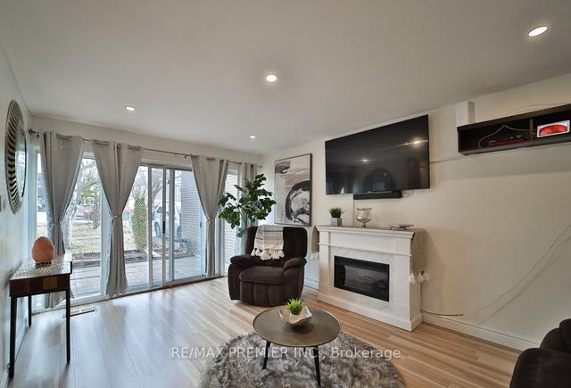 2 - 20 Brookwell Dr, Townhouse with 3 bedrooms, 2 bathrooms and 2 parking in Toronto ON | Image 21