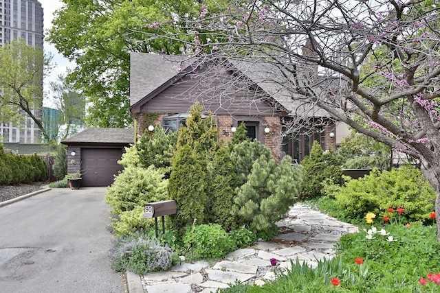 90 Upper Canada Dr, House detached with 3 bedrooms, 2 bathrooms and 5 parking in Toronto ON | Image 1