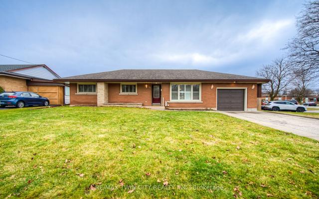 29 Hilltop Dr, House detached with 3 bedrooms, 2 bathrooms and 5 parking in Cambridge ON | Image 1