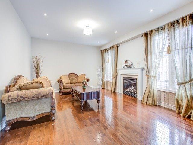 81 Thornhill Ravines Cres, House detached with 4 bedrooms, 4 bathrooms and 4 parking in Vaughan ON | Image 4