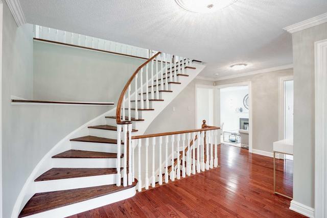 216 Chantenay Dr, House detached with 4 bedrooms, 3 bathrooms and 6 parking in Mississauga ON | Image 11