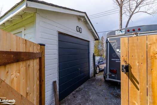Detached garage with ample parking | Image 26