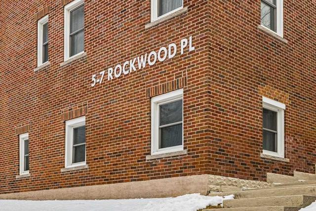 8 - 5 Rockwood Pl, Condo with 1 bedrooms, 1 bathrooms and 1 parking in Hamilton ON | Image 1