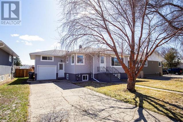 515 12 Street Sw, House detached with 3 bedrooms, 2 bathrooms and 2 parking in Medicine Hat AB | Image 1