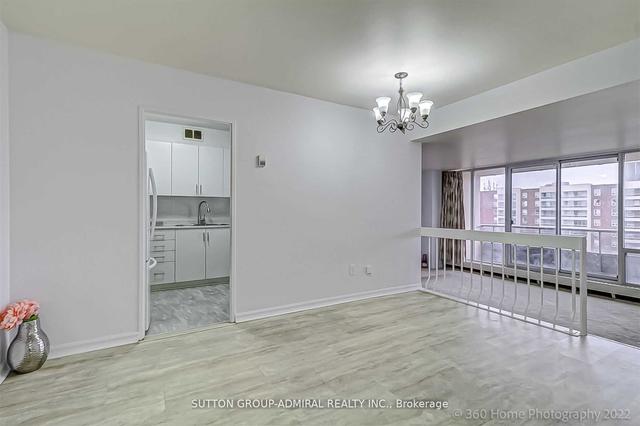 902 - 25 Four Winds Dr, Condo with 2 bedrooms, 1 bathrooms and 1 parking in Toronto ON | Image 22