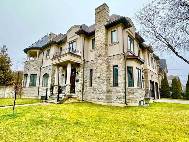 11 Gwendolen Cres, House detached with 4 bedrooms, 8 bathrooms and 6 parking in Toronto ON | Image 1