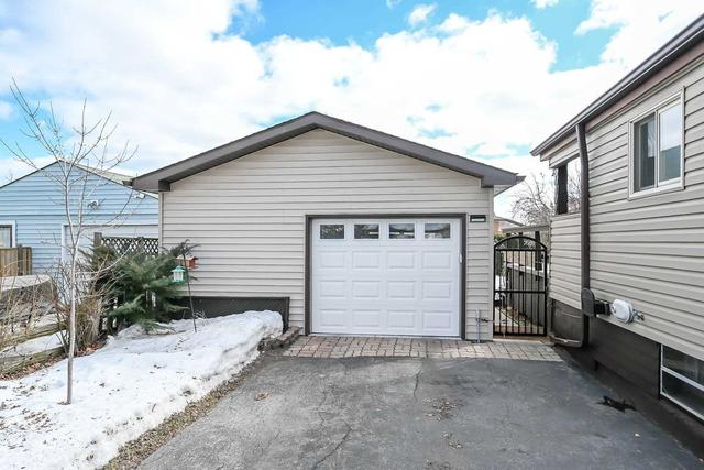 117 Nash Rd S, House detached with 3 bedrooms, 3 bathrooms and 6 parking in Hamilton ON | Image 24