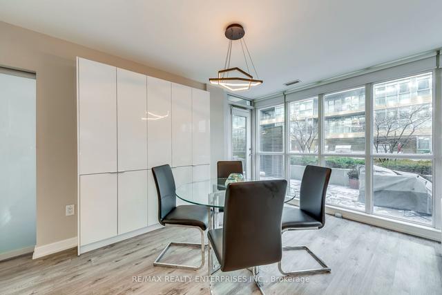 232 - 15 Iceboat Terr, Condo with 2 bedrooms, 2 bathrooms and 0 parking in Toronto ON | Image 8