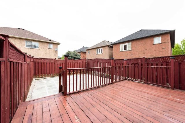 27 Ridgefield Crt, House semidetached with 3 bedrooms, 4 bathrooms and 5 parking in Brampton ON | Image 33