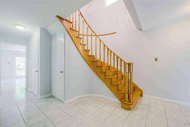 562 Shipka Crt, House detached with 4 bedrooms, 4 bathrooms and 6 parking in Mississauga ON | Image 8