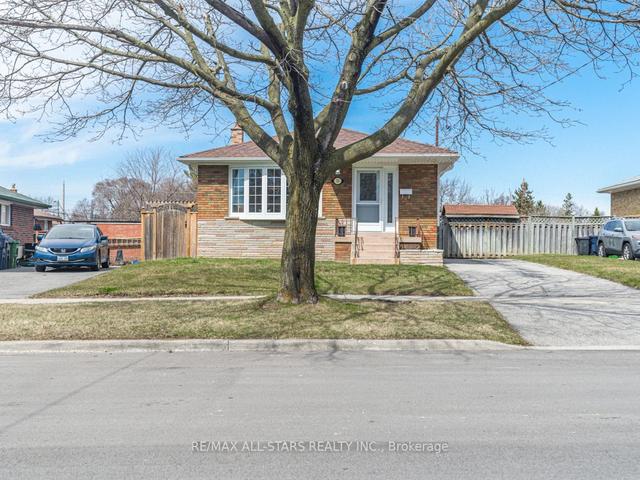 33 Millmere Dr, House detached with 3 bedrooms, 2 bathrooms and 3 parking in Toronto ON | Image 12
