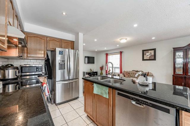 7114 Magistrate Terr, House semidetached with 3 bedrooms, 4 bathrooms and 4 parking in Mississauga ON | Image 6