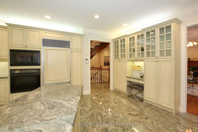 136 Spring Garden Ave, House detached with 4 bedrooms, 6 bathrooms and 6 parking in Toronto ON | Image 11