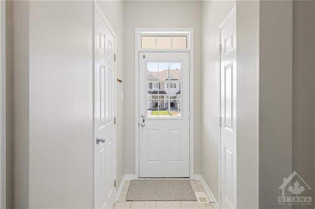 577 Barrick Hill Road, Townhouse with 3 bedrooms, 3 bathrooms and 3 parking in Ottawa ON | Image 4