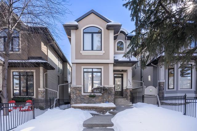 2035 47 Avenue Sw, House detached with 4 bedrooms, 3 bathrooms and 2 parking in Calgary AB | Image 3