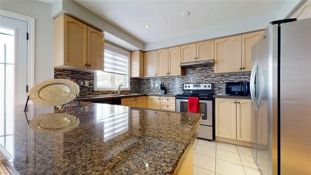 72 Cobblestone Crt, House detached with 5 bedrooms, 6 bathrooms and 8 parking in Brampton ON | Image 7