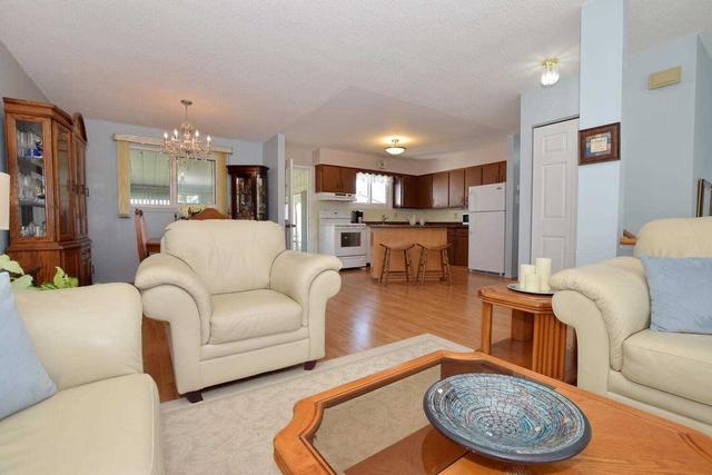4 Lakeview Dr, House detached with 2 bedrooms, 2 bathrooms and 4 parking in Scugog ON | Image 8