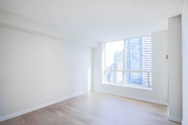 2112 - 44 St Joseph St, Condo with 2 bedrooms, 2 bathrooms and 1 parking in Toronto ON | Image 11