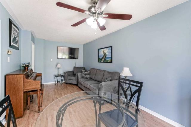 52 Wickstead Crt, Townhouse with 2 bedrooms, 3 bathrooms and 1 parking in Brampton ON | Image 4