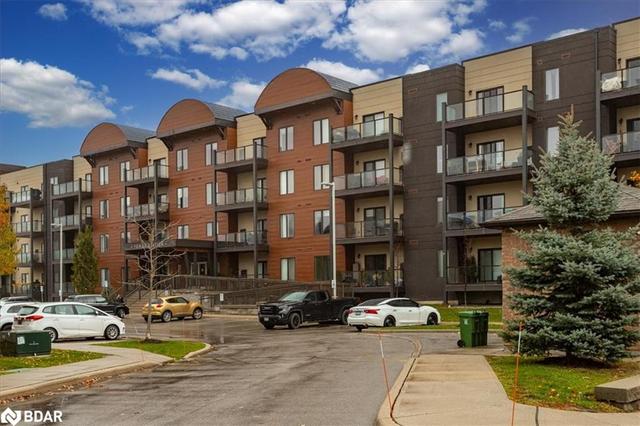 212 - 720 Yonge St Street, House attached with 2 bedrooms, 2 bathrooms and 1 parking in Barrie ON | Image 1